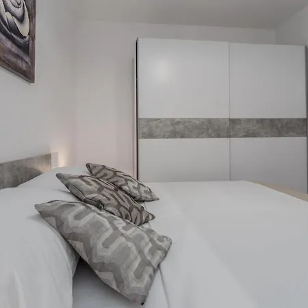 Apartman Edi Blue Funtana